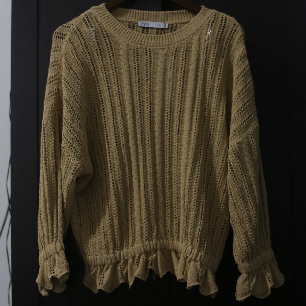 NWT Ruffled Open Knit Golden Sweater. - Picture 4 of 9
